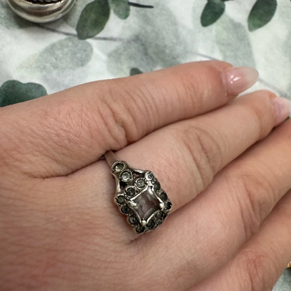 Elegant Antique Sterling Silver Ring with Clear Gemstones Size 6.75 2.3g